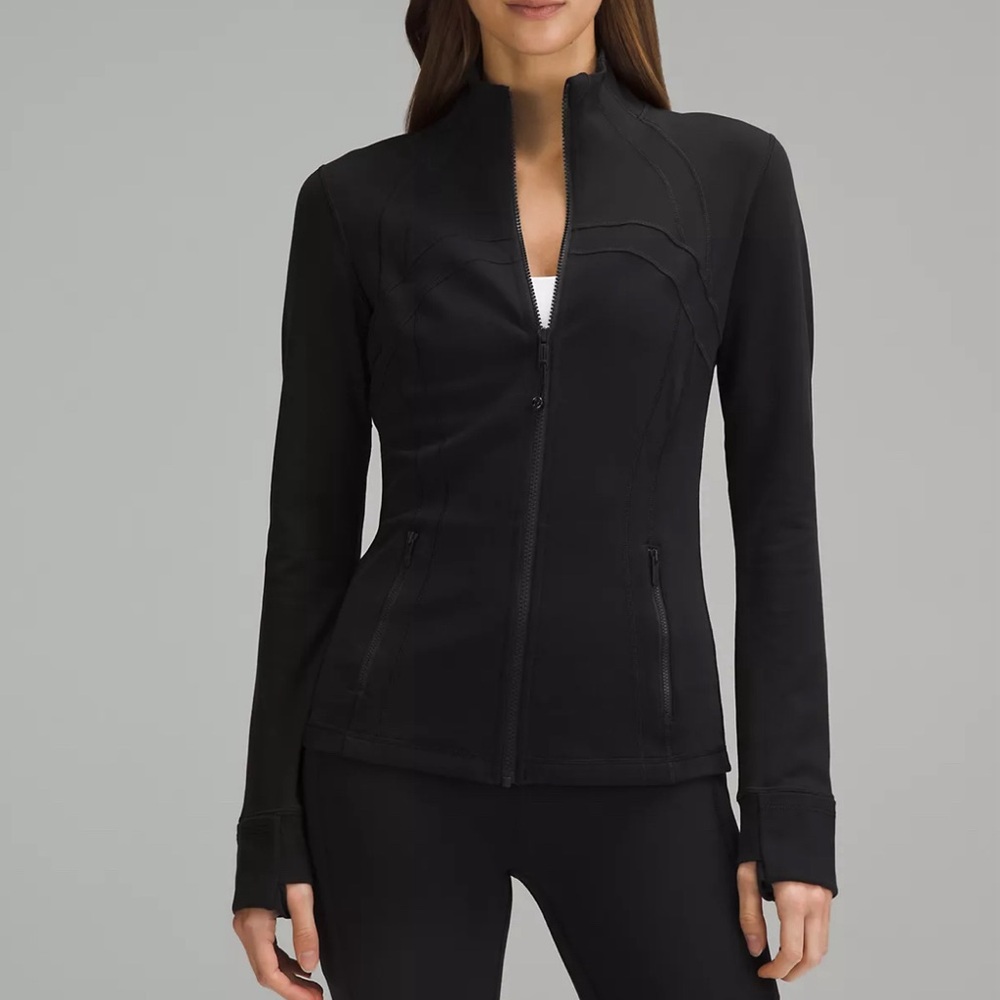 LULULEMON NWT Define Jacket
Luon..